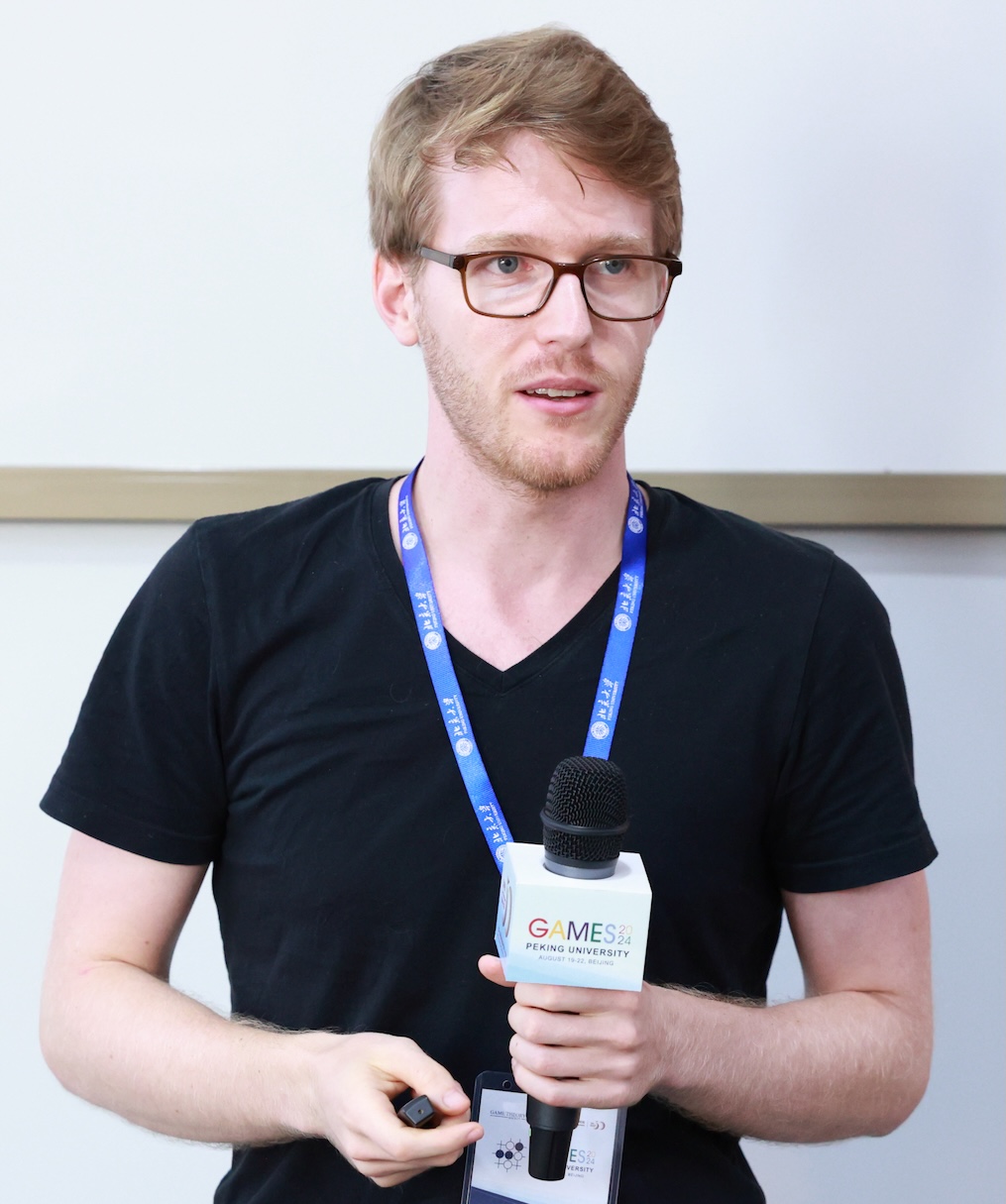 Simon Krogmann giving a talk